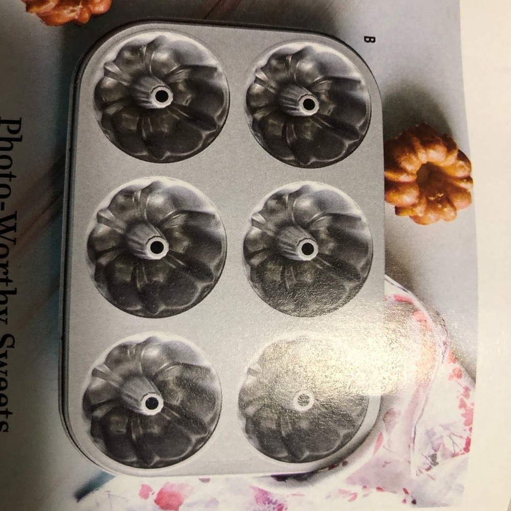 Pampered Chef Mini Flutted Cake Pan NEW NEVER OPENED make 6 individual mini cake